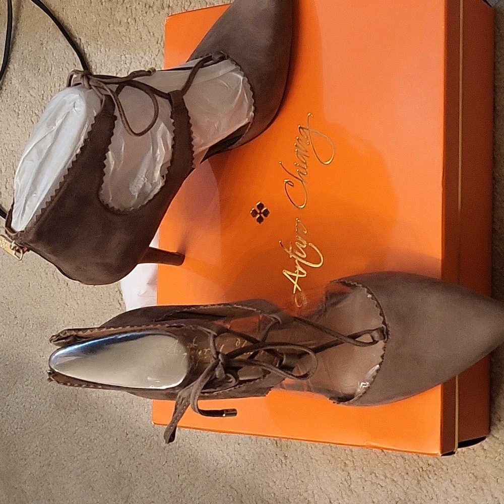 Ladies Heels - Picture 2 of 2